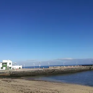https://apartamento-la-caleta-famara.in-canary-islands.com